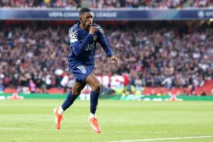 体育APP-队报:巴黎主场球衣在美国创销售纪录,销量飙升744%