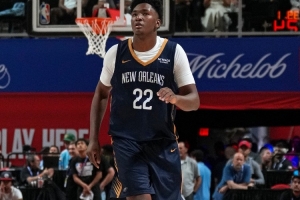 冲劲十足！13号秀奎因半场8中4砍全队最高11分外加5板 也有5失误