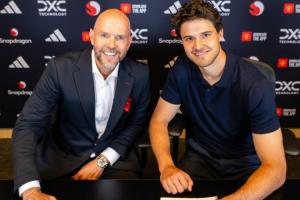 开云-太像了？曼联新援拉门斯与经纪人合影，球迷：这是滕哈赫对吧